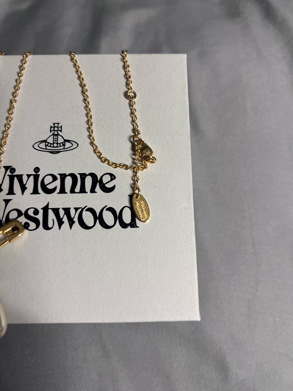 Vivienne Westwood Claude Small Gold-tone Pearl Teardrops Necklace - Picture 3 of 9